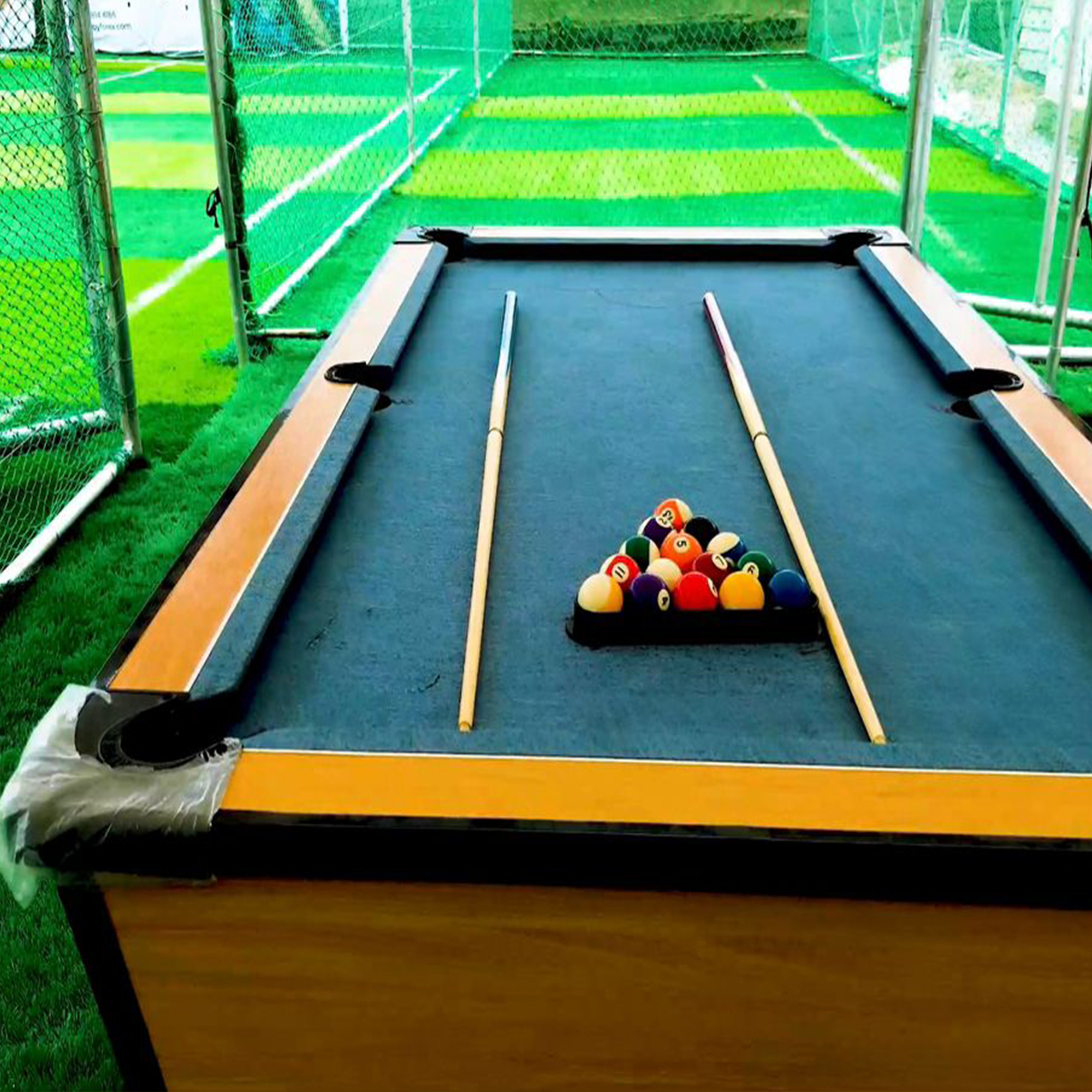 Play Billiard (Snooker)